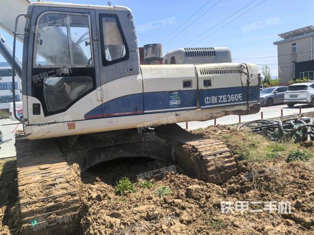 中聯(lián)重科ZE330E-10挖掘機(jī)