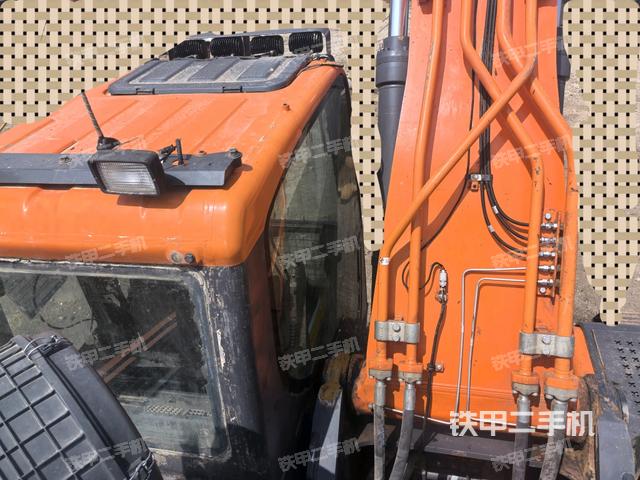 驾驶室顶部（整机外观）