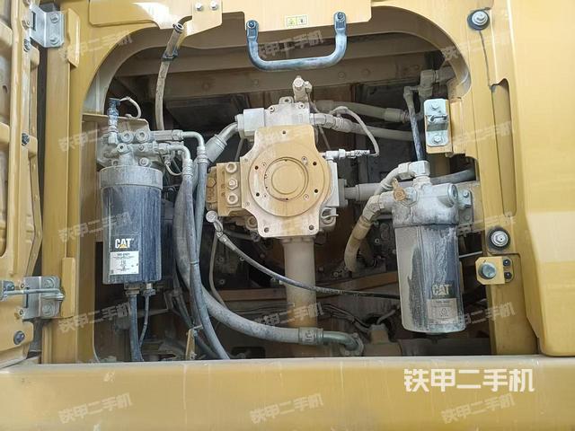 液壓泵艙室正面整體(整機(jī)外觀) 液壓泵艙室正面整體(整機(jī)外觀)