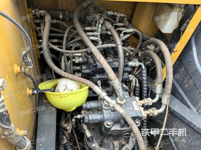 驾驶室顶部俯视(上车部件) 驾驶室顶部俯视(上车部件)