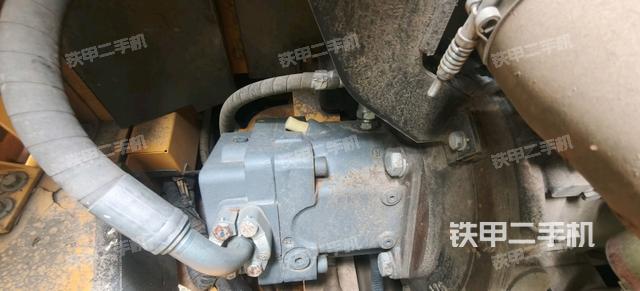 液壓泵艙室正面整體(整機(jī)外觀) 液壓泵艙室正面整體(整機(jī)外觀)