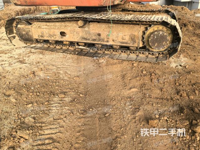 单侧履带整体(整机外观) 单侧履带整体(整机外观)