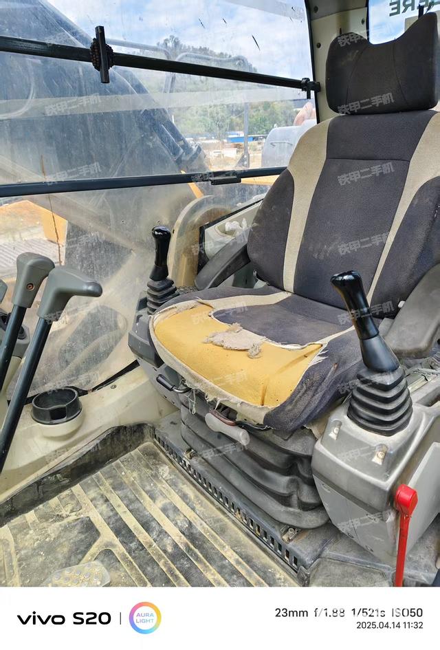 驾驶室顶部（整机外观）