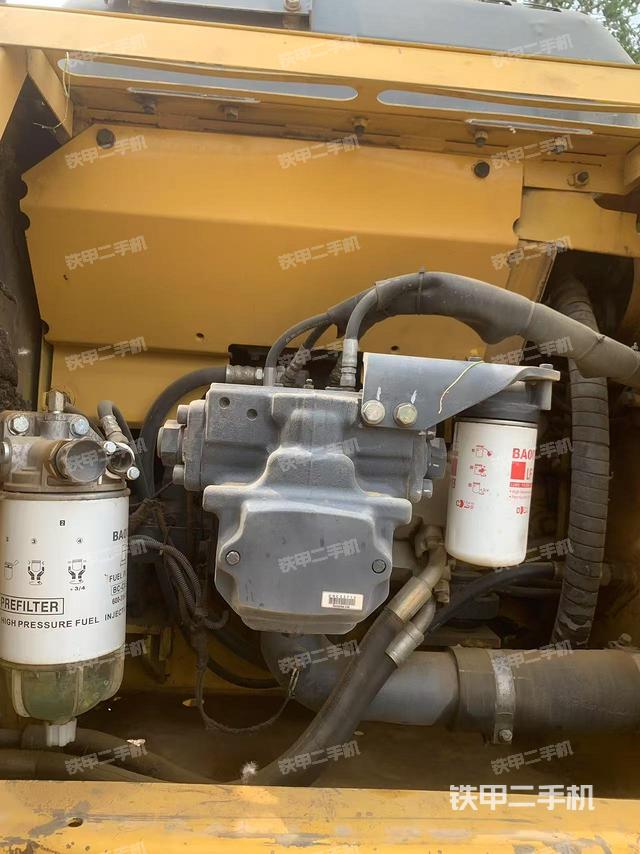 液壓泵艙室正面整體(整機(jī)外觀) 液壓泵艙室正面整體(整機(jī)外觀)