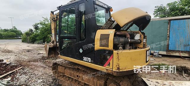 駕駛室頂部(整機(jī)外觀) 駕駛室頂部(整機(jī)外觀)