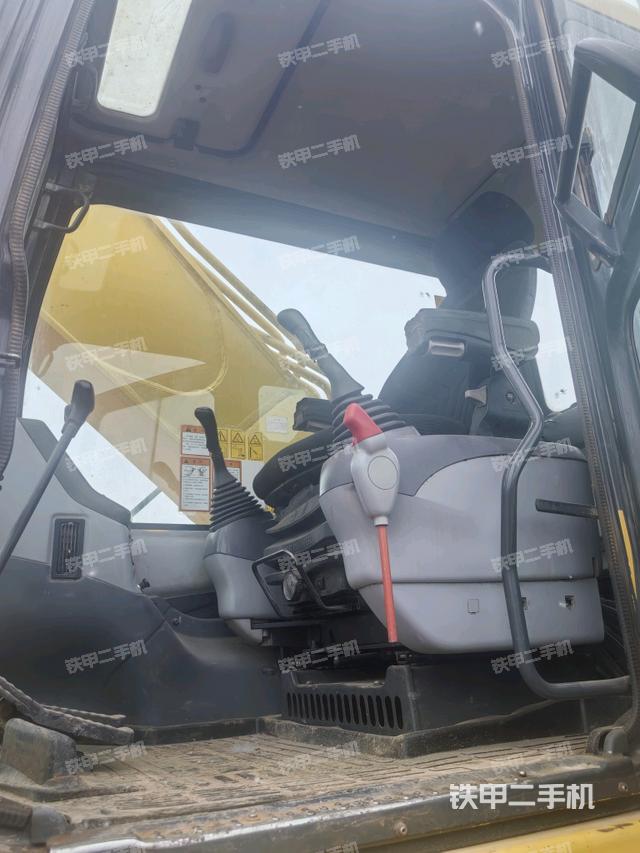 駕駛室整體(整機外觀) 駕駛室整體(整機外觀)