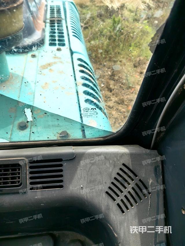 后窗玻璃角标(驾驶室部分) 后窗玻璃角标(驾驶室部分)