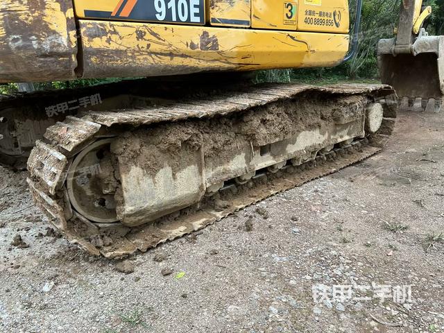 右侧履带整体(行走机构) 右侧履带整体(行走机构)