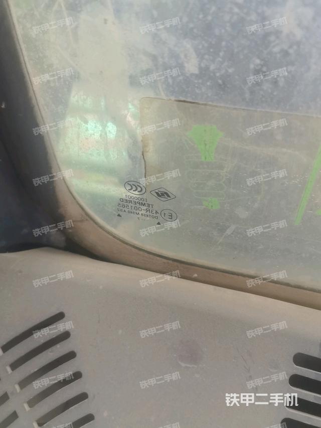 后窗玻璃角標(駕駛室部分) 后窗玻璃角標(駕駛室部分)