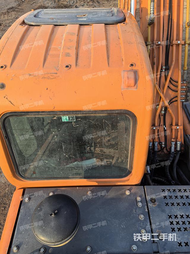 驾驶室顶部（整机外观）