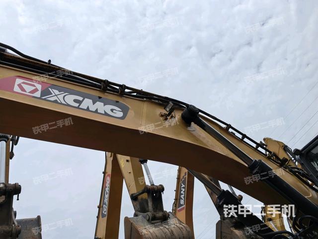 大臂油缸整体 竖拍(工作和回转装置) 大臂油缸整体 竖拍(工作和回转装置)