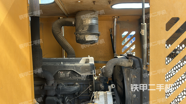 發(fā)動機右側(cè)（整機外觀及大件）