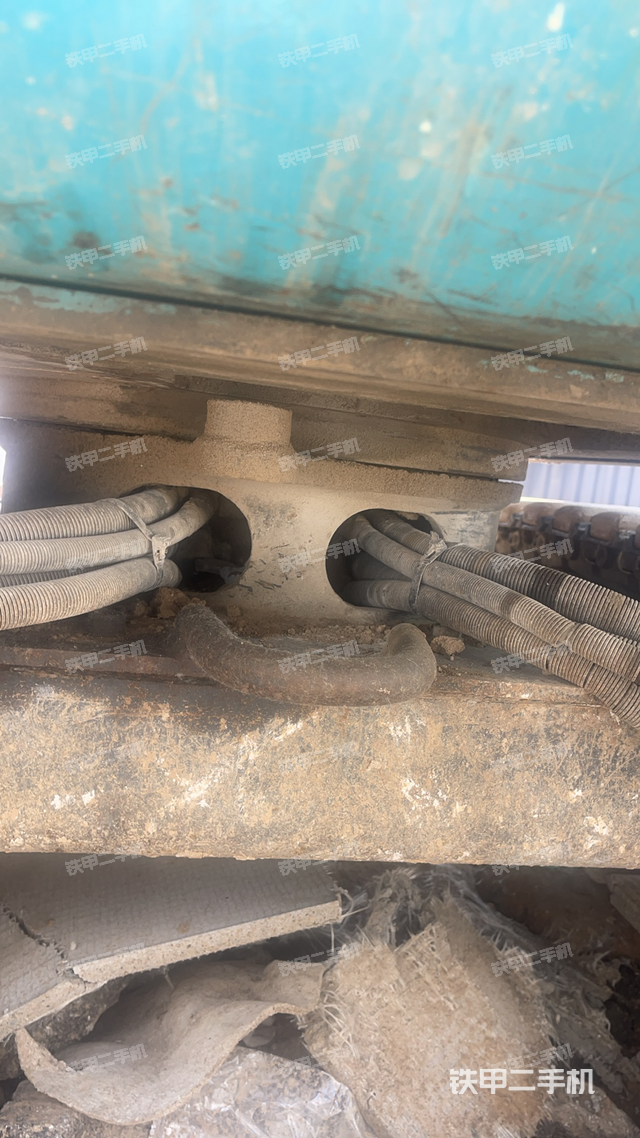 回转马达和主控阀（整机外观）