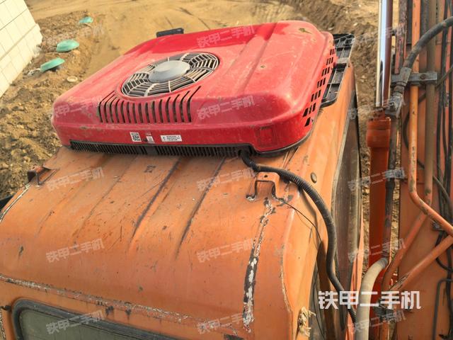 驾驶室顶部(整机外观) 驾驶室顶部(整机外观)