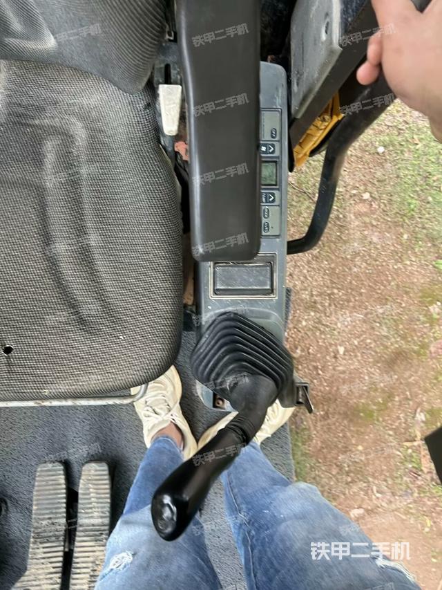 座椅后部(驾驶室部分) 座椅后部(驾驶室部分)