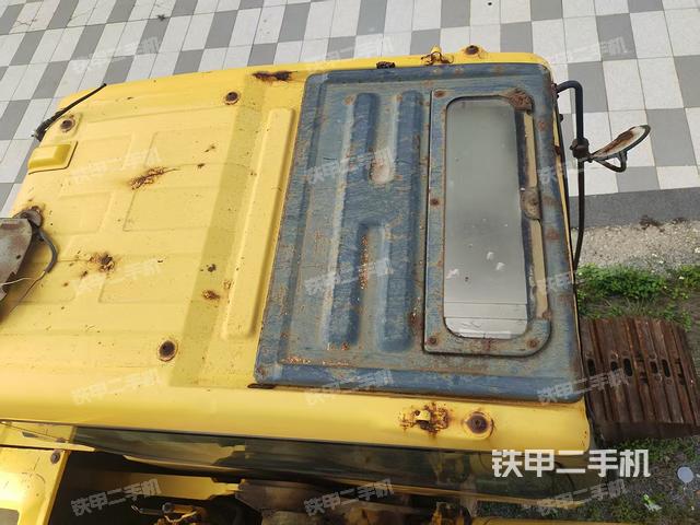 駕駛室頂部(整機(jī)外觀(guān)) 駕駛室頂部(整機(jī)外觀(guān))