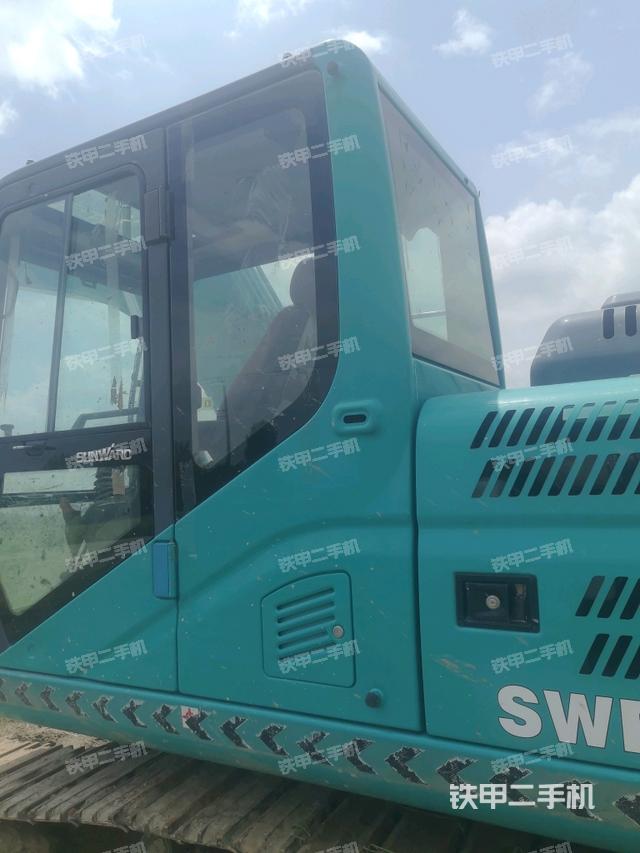 驾驶室左后45度(驾驶室部分) 驾驶室左后45度(驾驶室部分)