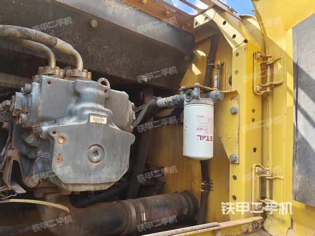液壓泵艙室正面整體(整機(jī)外觀(guān)) 液壓泵艙室正面整體(整機(jī)外觀(guān))