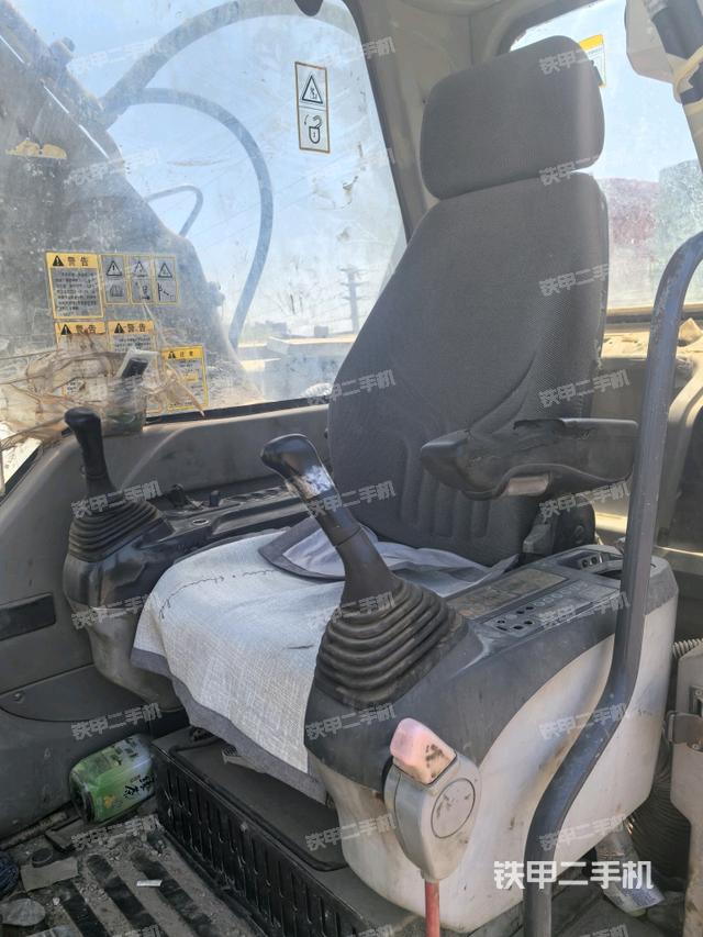 驾驶室整体(整机外观) 驾驶室整体(整机外观)