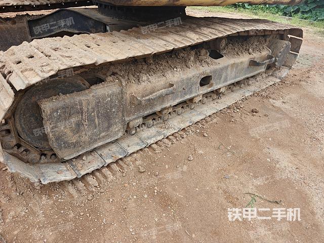 單側(cè)履帶整體(整機外觀) 單側(cè)履帶整體(整機外觀)
