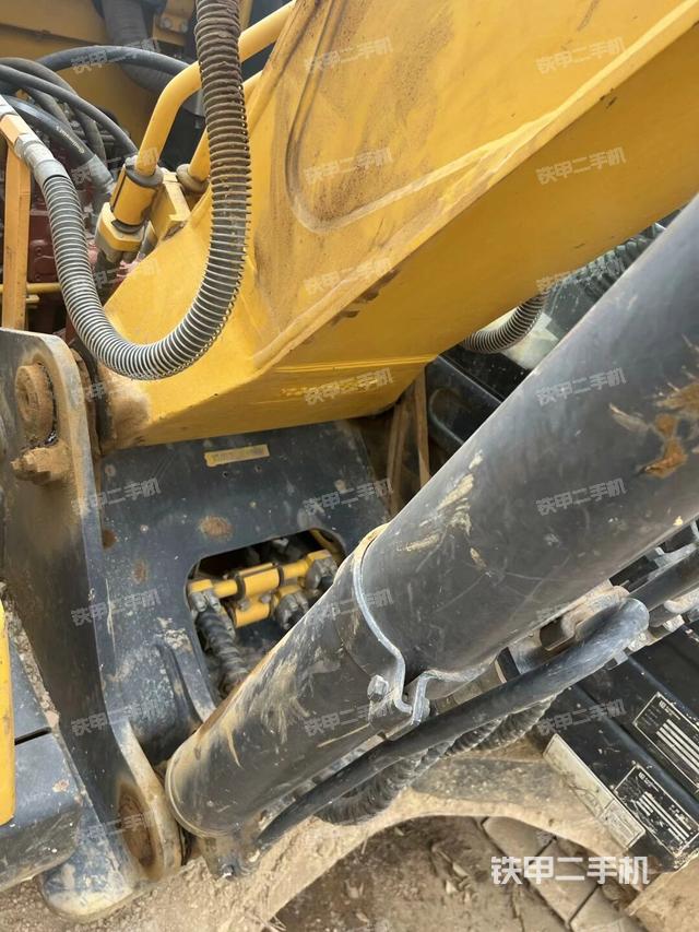 大臂根部 斜视(工作和回转装置) 大臂根部 斜视(工作和回转装置)