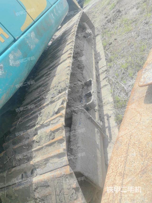 右侧履带整体(行走机构) 右侧履带整体(行走机构)