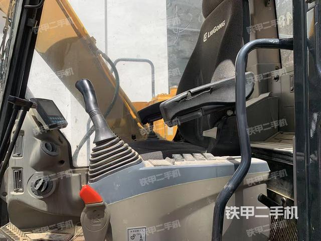 駕駛室整體（整機外觀）