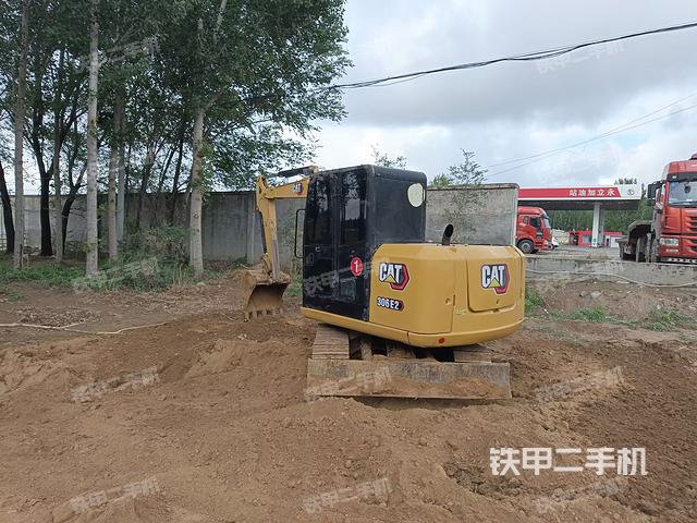 駕駛室整體(整機(jī)外觀) 駕駛室整體(整機(jī)外觀)