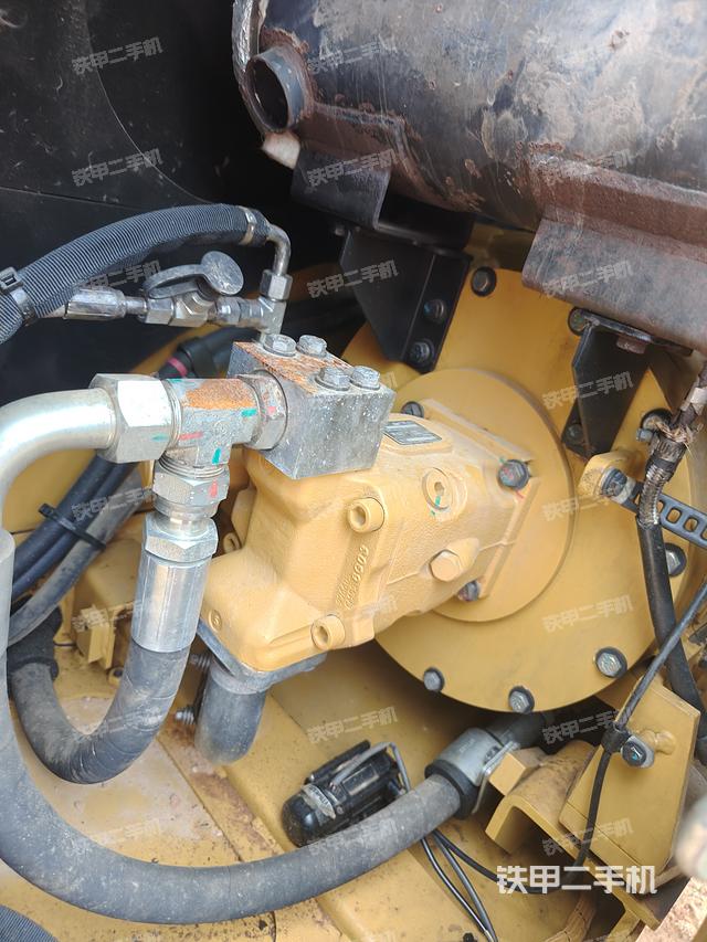 液壓泵艙室正面整體(整機(jī)外觀) 液壓泵艙室正面整體(整機(jī)外觀)