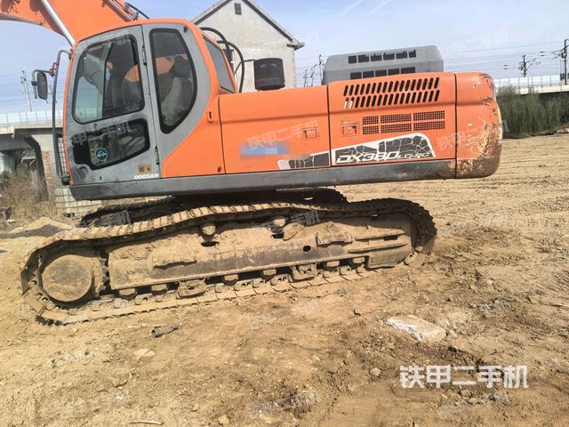 斗山DX340LC-9C挖掘機(jī)
