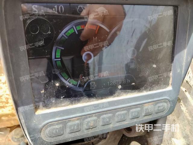 駕駛室整體(整機(jī)外觀) 駕駛室整體(整機(jī)外觀)
