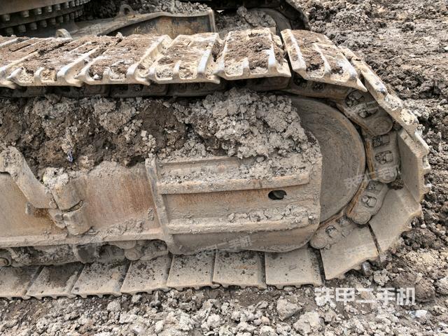 右侧履带整体(行走机构) 右侧履带整体(行走机构)