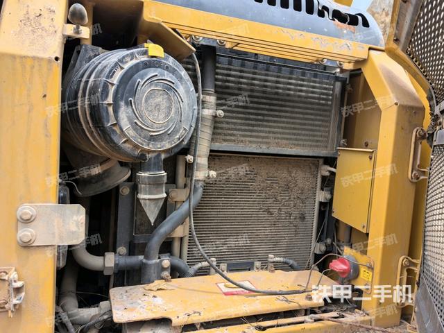 散熱器正面(大件艙室) 散熱器正面(大件艙室)