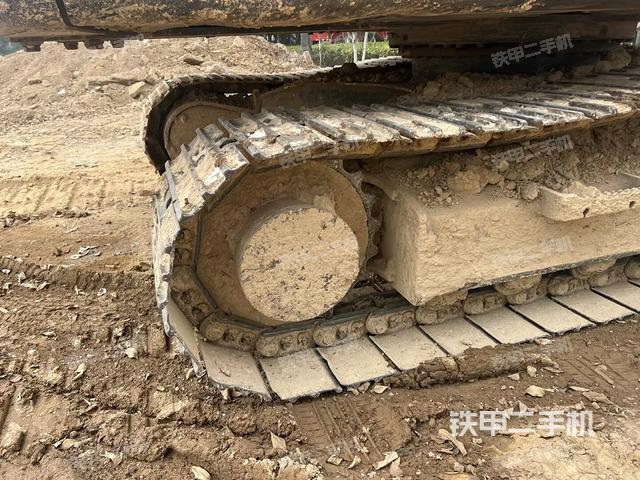 右侧履带整体(行走机构) 右侧履带整体(行走机构)