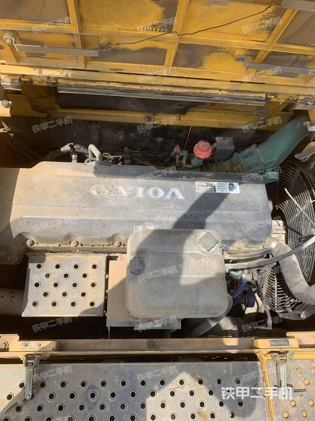 发动机整体俯视(整机外观) 发动机整体俯视(整机外观)