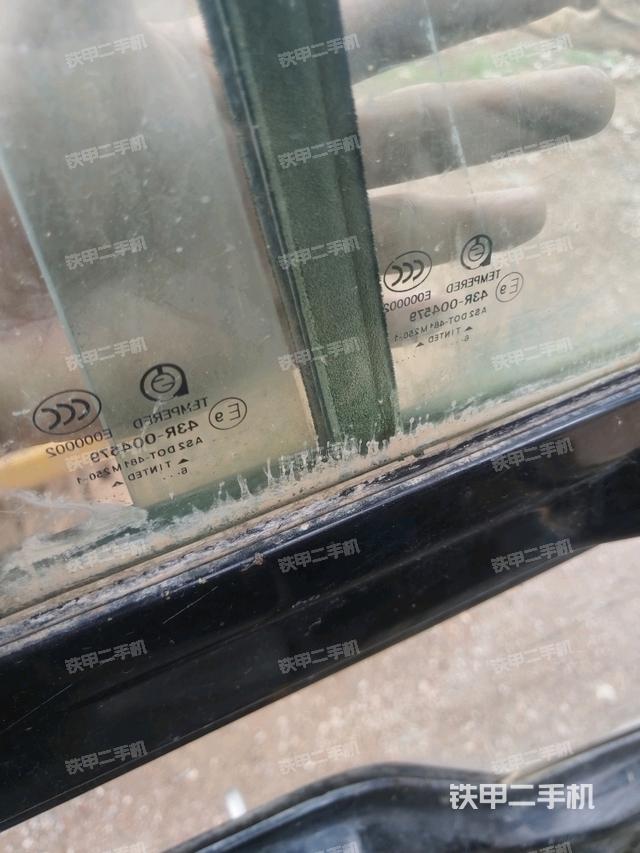 后窗玻璃角標(駕駛室部分) 后窗玻璃角標(駕駛室部分)