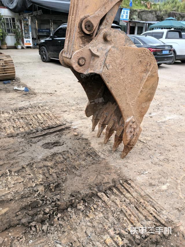 小臂整体左后(工作和回转装置) 小臂整体左后(工作和回转装置)