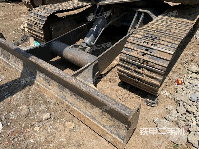 回轉(zhuǎn)馬達(dá)和主控閥(整機(jī)外觀) 回轉(zhuǎn)馬達(dá)和主控閥(整機(jī)外觀)