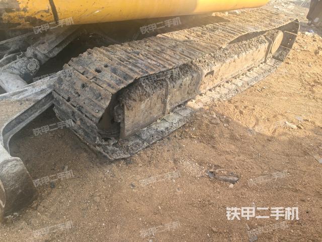 單側(cè)履帶整體(整機(jī)外觀) 單側(cè)履帶整體(整機(jī)外觀)