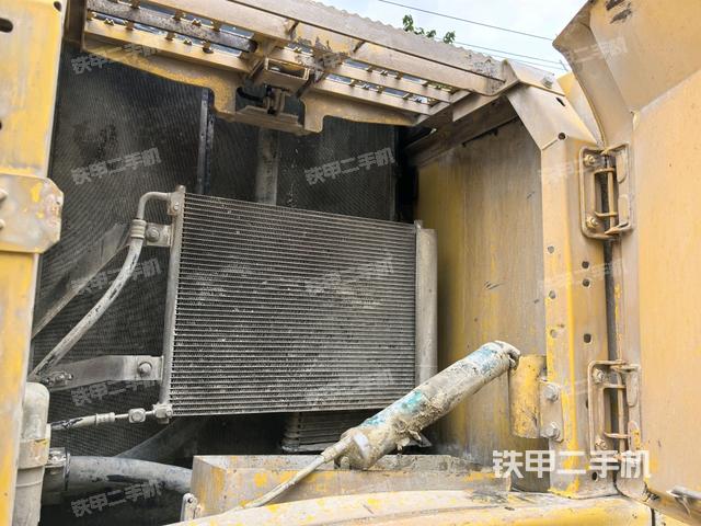 散熱器正面(大件艙室) 散熱器正面(大件艙室)