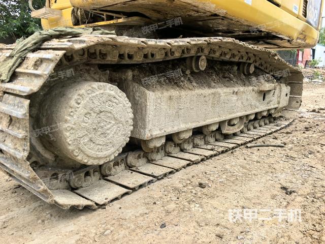 右側(cè)履帶整體(行走機(jī)構(gòu)) 右側(cè)履帶整體(行走機(jī)構(gòu))