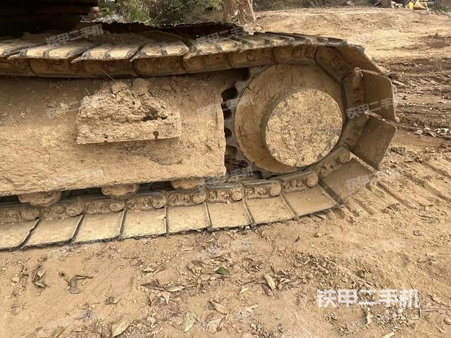 左导向轮(行走机构) 左导向轮(行走机构)