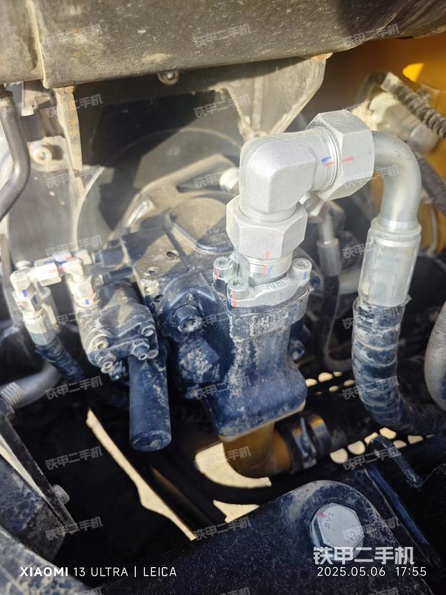 液壓泵艙室正面整體(整機(jī)外觀) 液壓泵艙室正面整體(整機(jī)外觀)