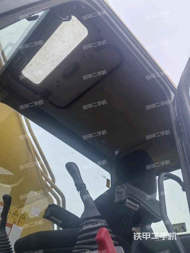 駕駛室頂部(整機外觀) 駕駛室頂部(整機外觀)