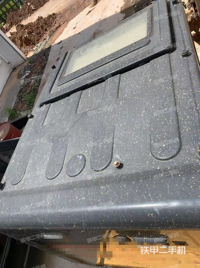 駕駛室頂部（整機外觀）