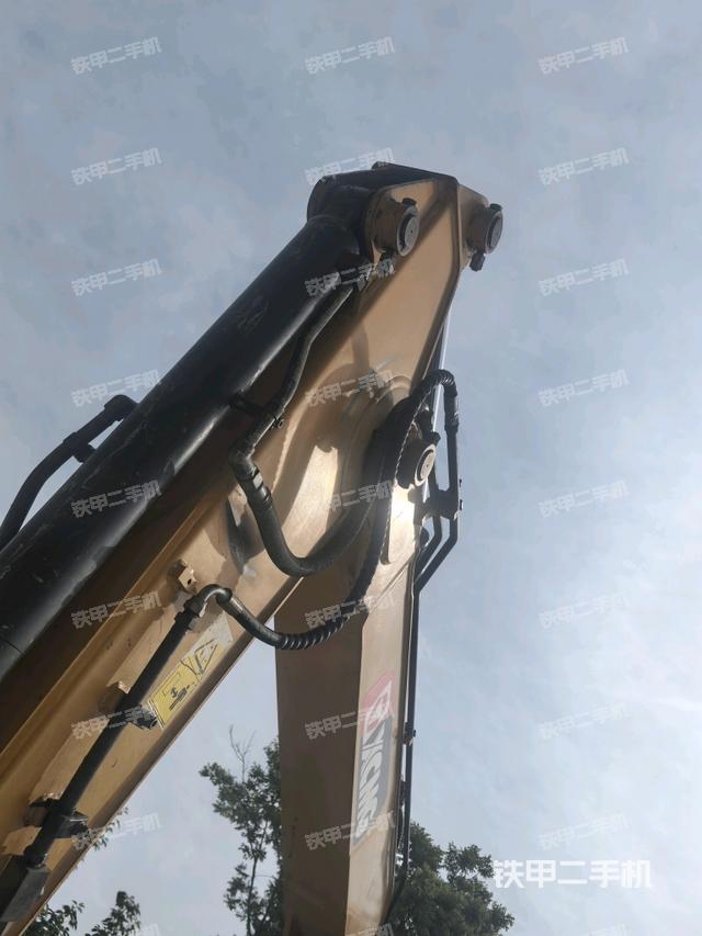 小臂整體左后(工作和回轉(zhuǎn)裝置) 小臂整體左后(工作和回轉(zhuǎn)裝置)
