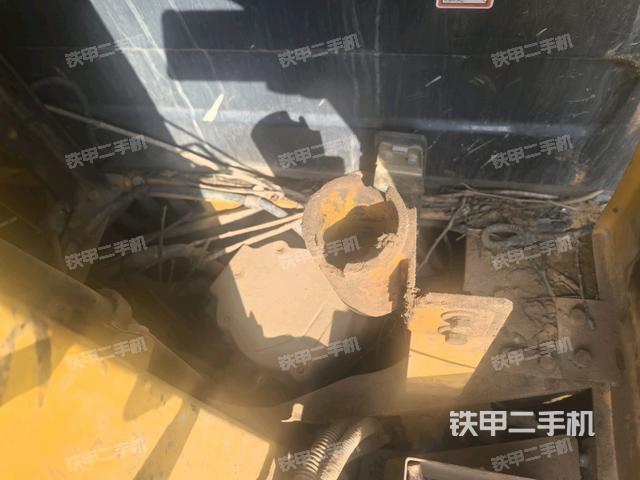 回轉(zhuǎn)馬達(dá)和主控閥(整機(jī)外觀) 回轉(zhuǎn)馬達(dá)和主控閥(整機(jī)外觀)