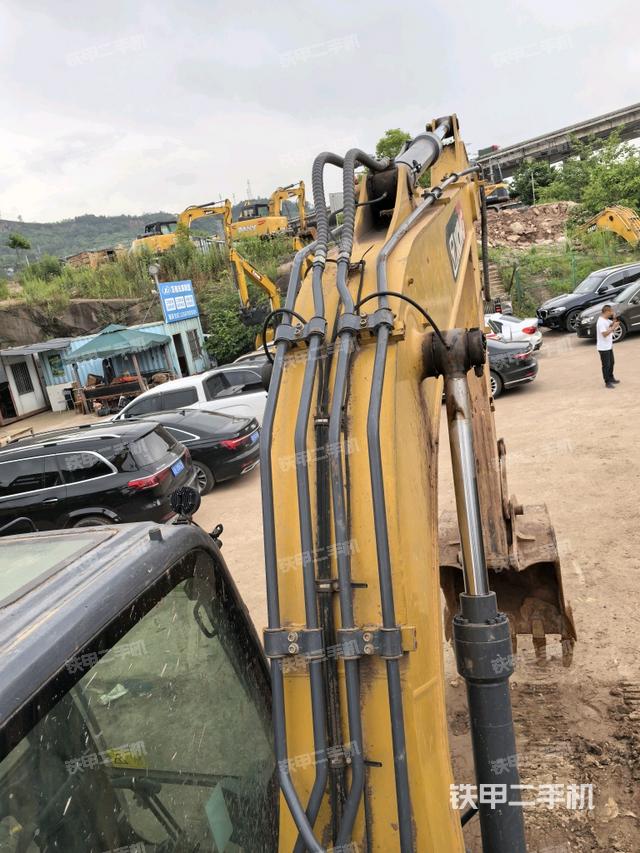 大臂背部俯视(工作和回转装置) 大臂背部俯视(工作和回转装置)