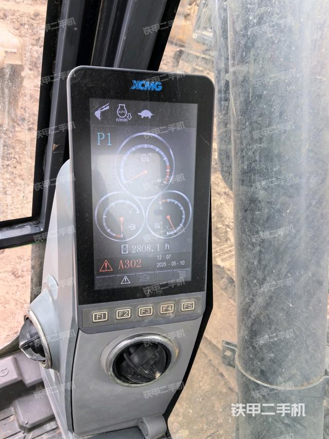 显示屏 (驾驶室部分) 显示屏 (驾驶室部分)