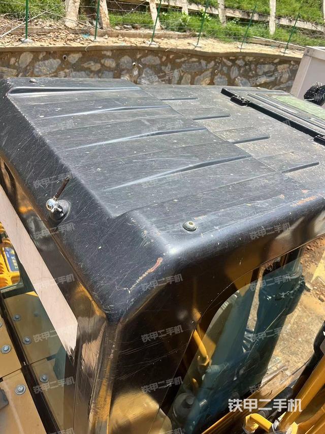 駕駛室頂部（整機外觀）